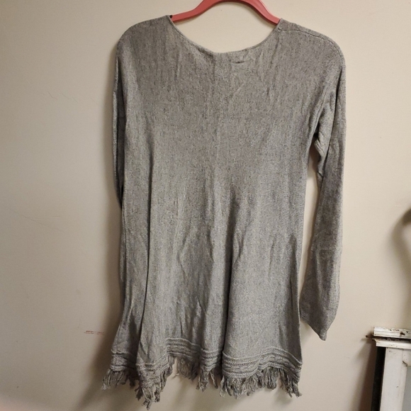 NWT MAX STUDIO Long Sleeved Gray Womens Sweater - Picture 3 of 6